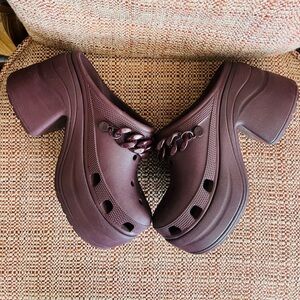 CROCS Siren Chain Burgundy Platform Mules NWOT